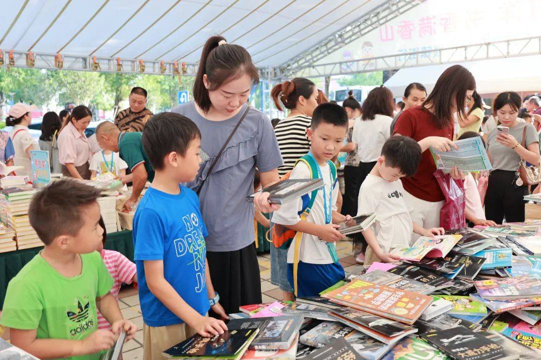 这场惠民书展暨企业展销汇来三乡啦！PP电子平台书香四溢 促销惠民丨(图5)